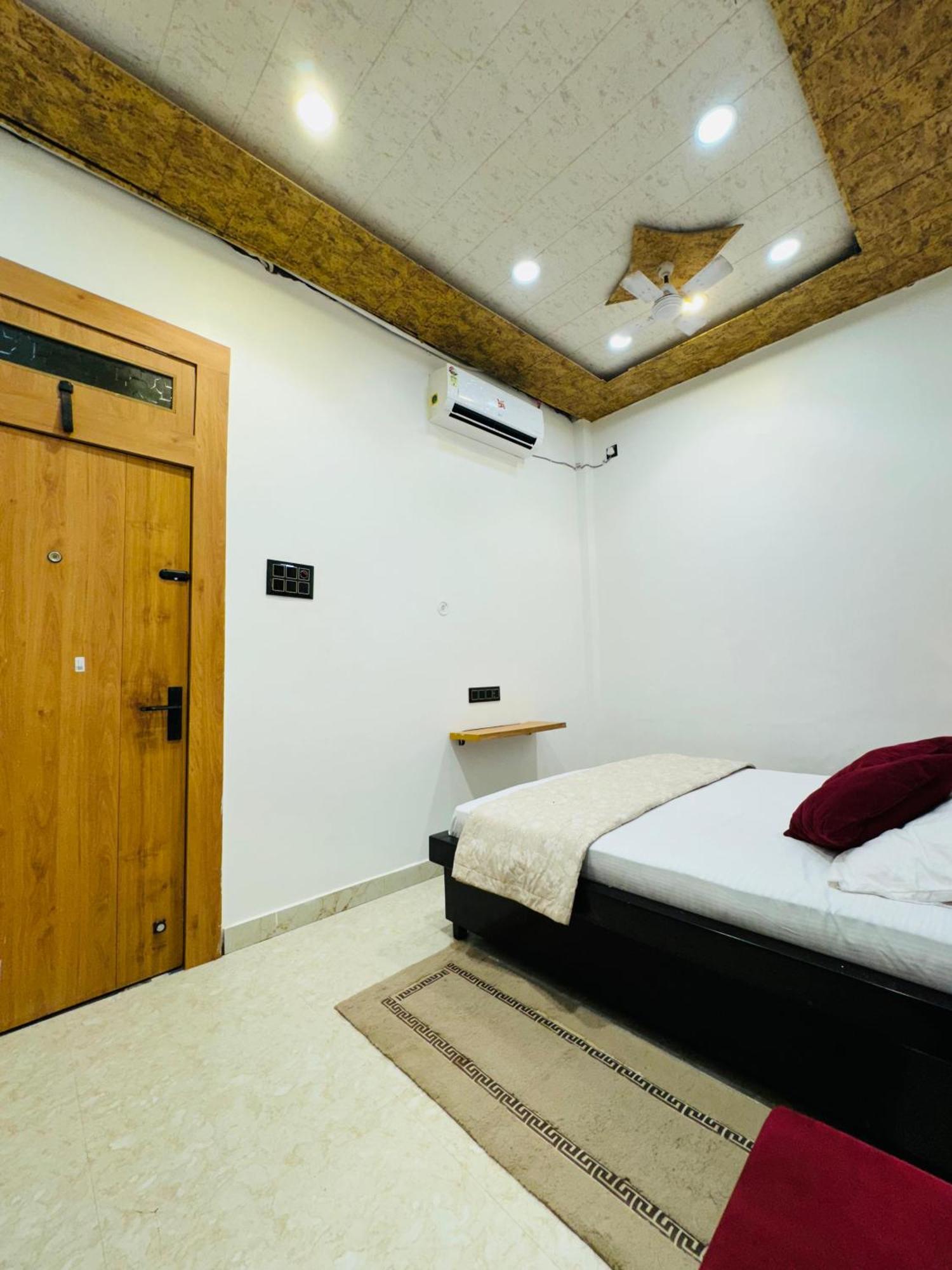 Aura Homestay Varanasi Exterior photo