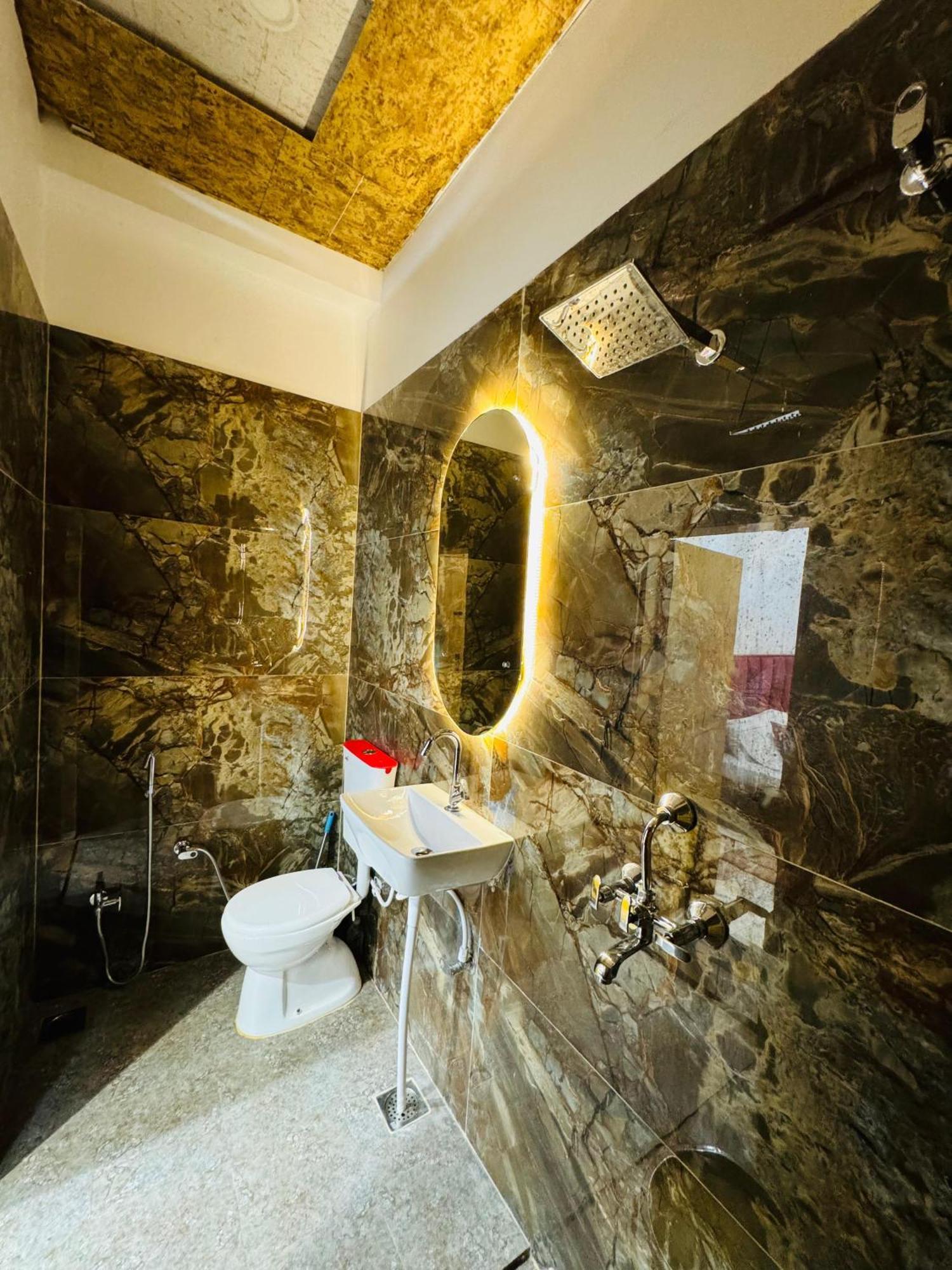 Aura Homestay Varanasi Exterior photo